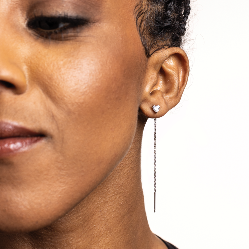 Coppia di Orecchini Saliscendi Cuore Bianco - immagine 2