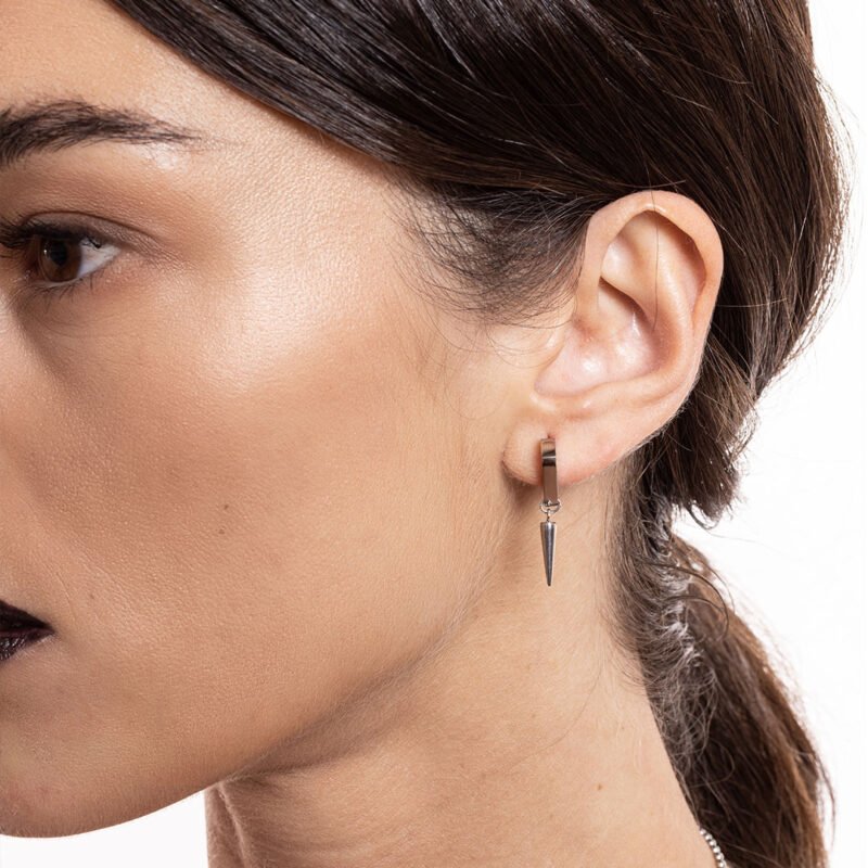 Orecchino singolo cerchio con punta nero - immagine 2